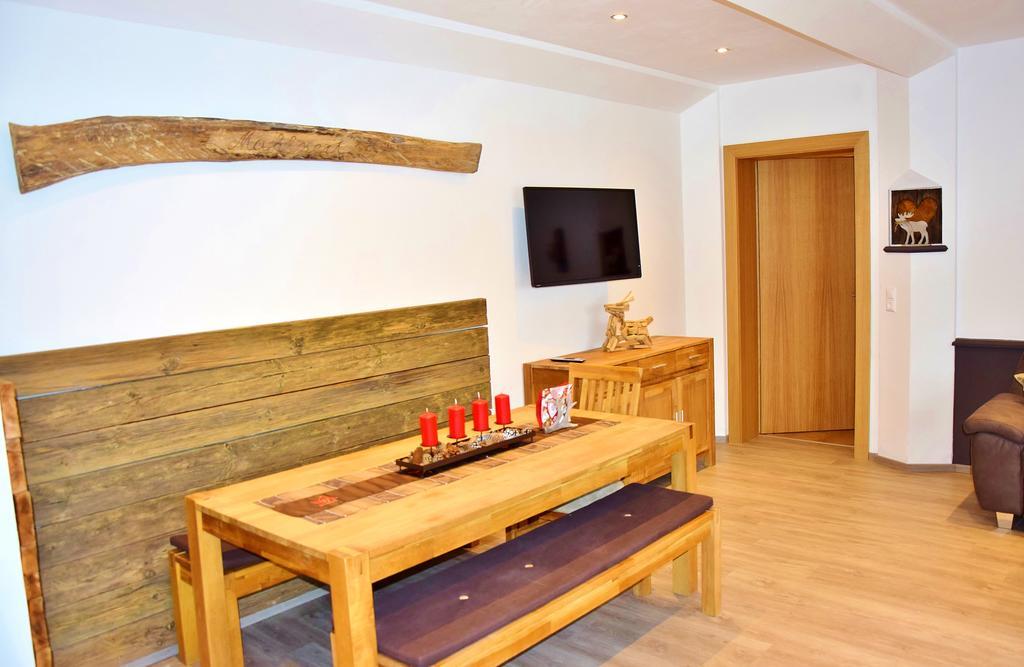 Tennladen Apartments Niederau Chambre photo